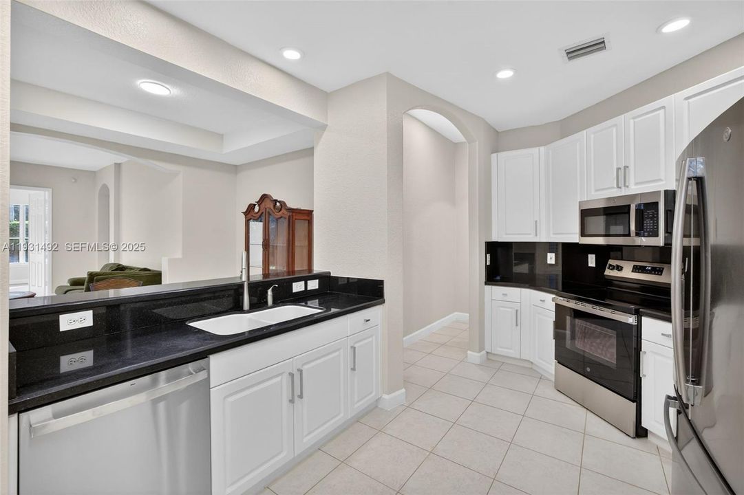 For Rent: $6,000 (3 beds, 2 baths, 1834 Square Feet)