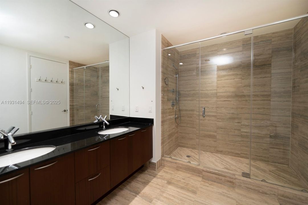 For Rent: $5,700 (2 beds, 2 baths, 1435 Square Feet)