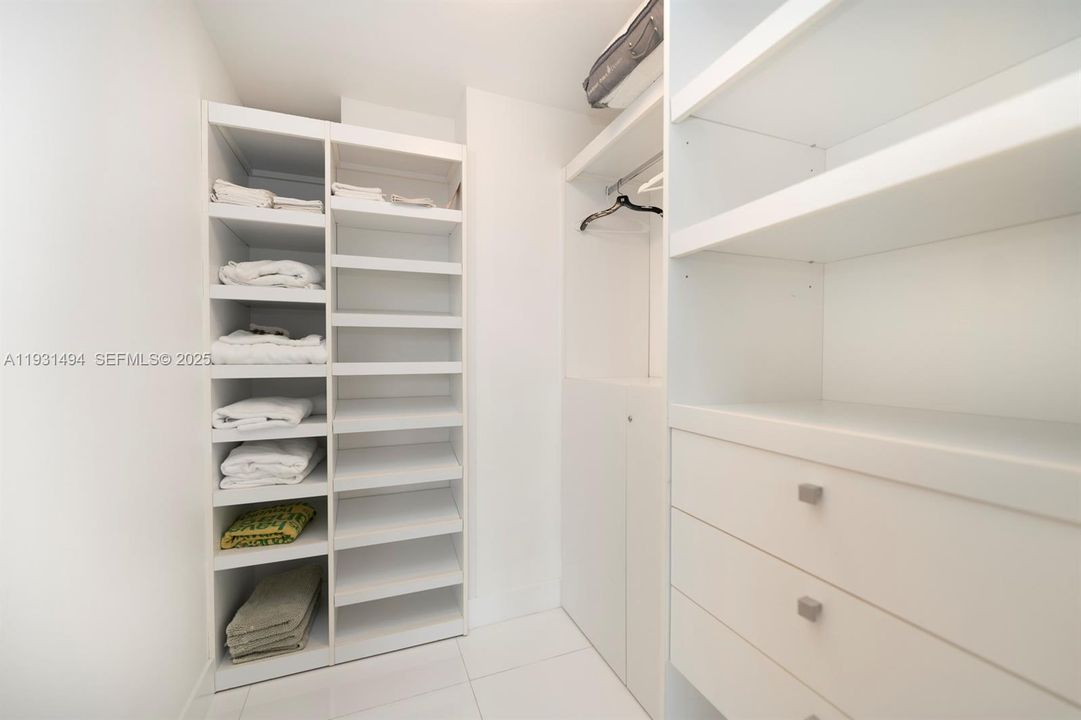 For Rent: $5,700 (2 beds, 2 baths, 1435 Square Feet)