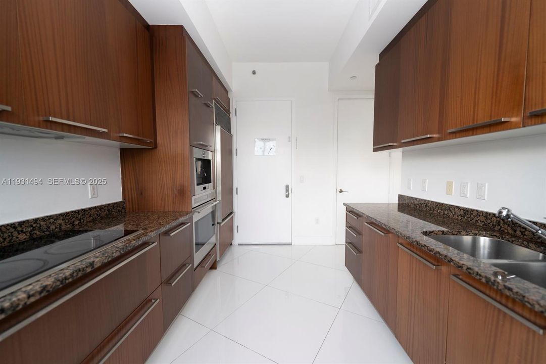 For Rent: $5,700 (2 beds, 2 baths, 1435 Square Feet)