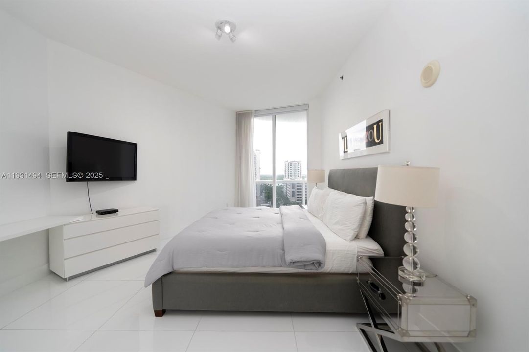 For Rent: $5,700 (2 beds, 2 baths, 1435 Square Feet)