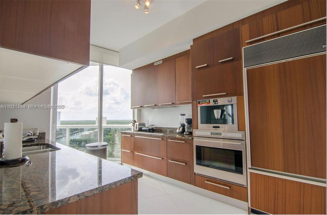 For Rent: $5,700 (2 beds, 2 baths, 1435 Square Feet)