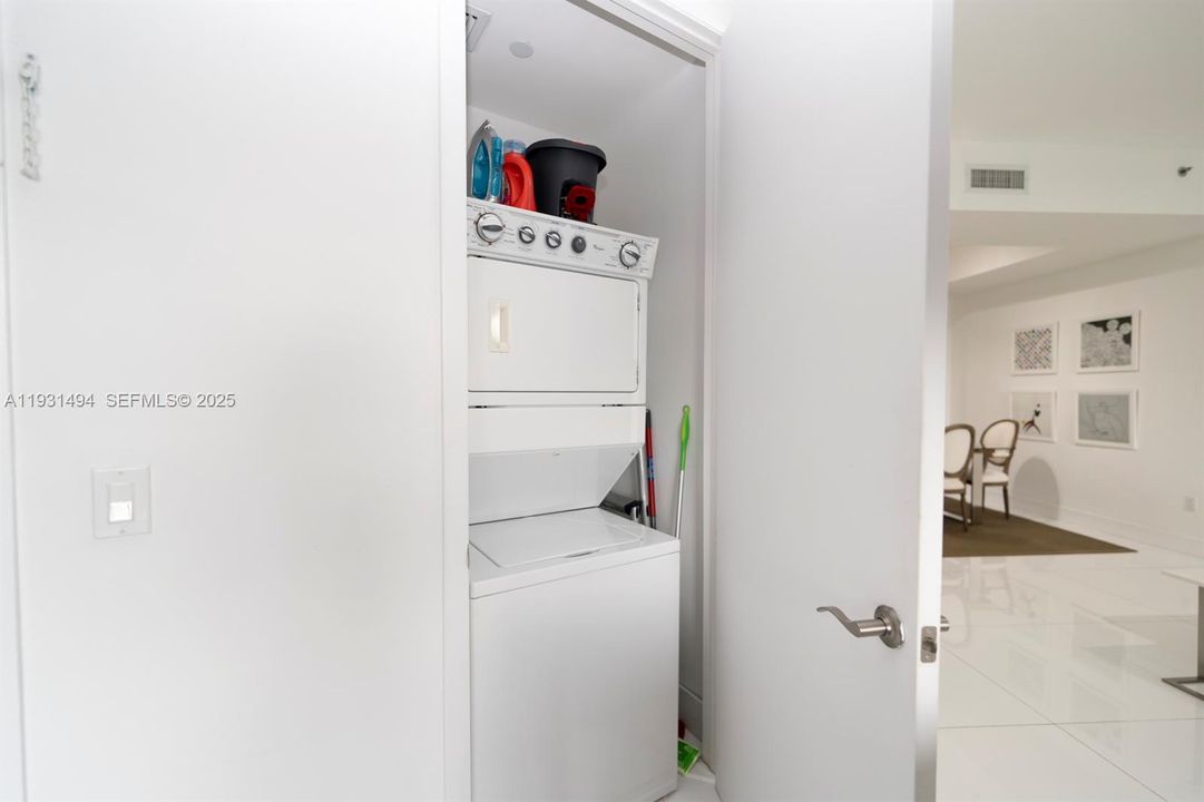 For Rent: $5,700 (2 beds, 2 baths, 1435 Square Feet)