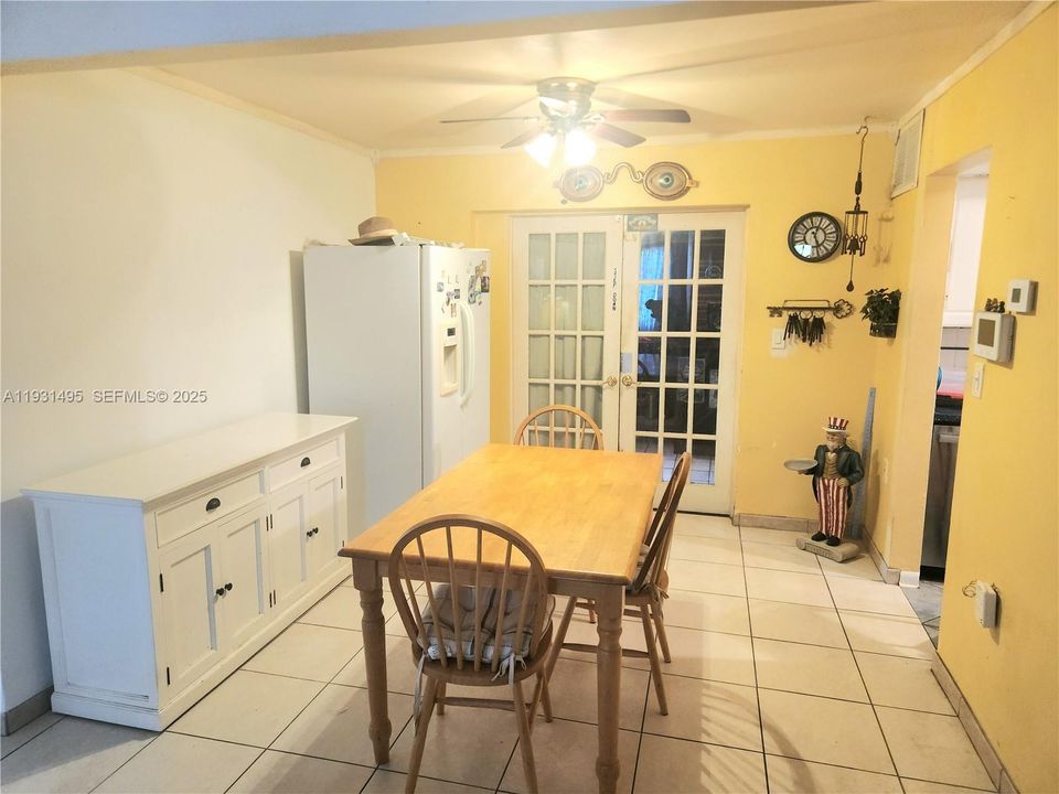 待售: $425,000 (3 贝兹, 2 浴室, 1426 平方英尺)