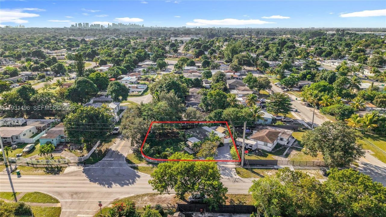 For Sale: $400,000 (3 beds, 1 baths, 851 Square Feet)