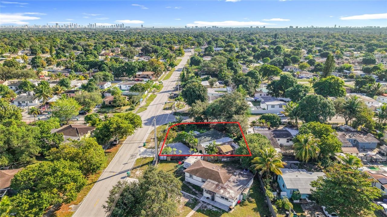 For Sale: $400,000 (3 beds, 1 baths, 851 Square Feet)