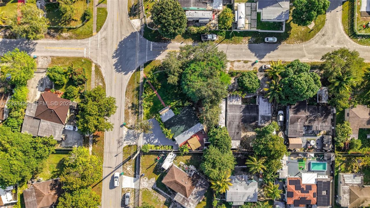 For Sale: $400,000 (3 beds, 1 baths, 851 Square Feet)