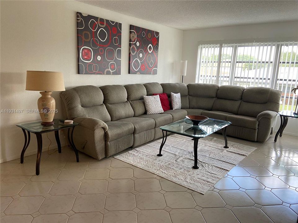 В аренду: $2,600 (2 спален, 2 ванн, 1198 Квадратных фут)