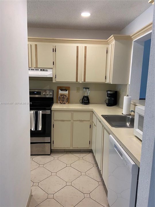 В аренду: $2,600 (2 спален, 2 ванн, 1198 Квадратных фут)