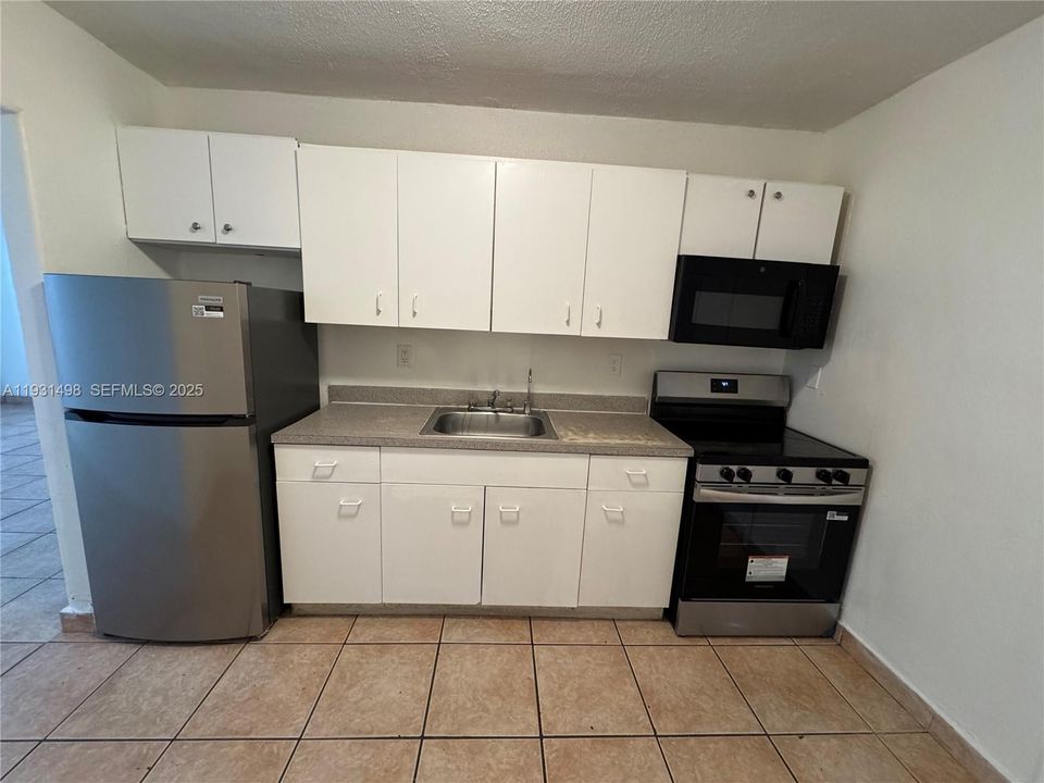 For Rent: $1,800 (2 beds, 1 baths, 1500 Square Feet)