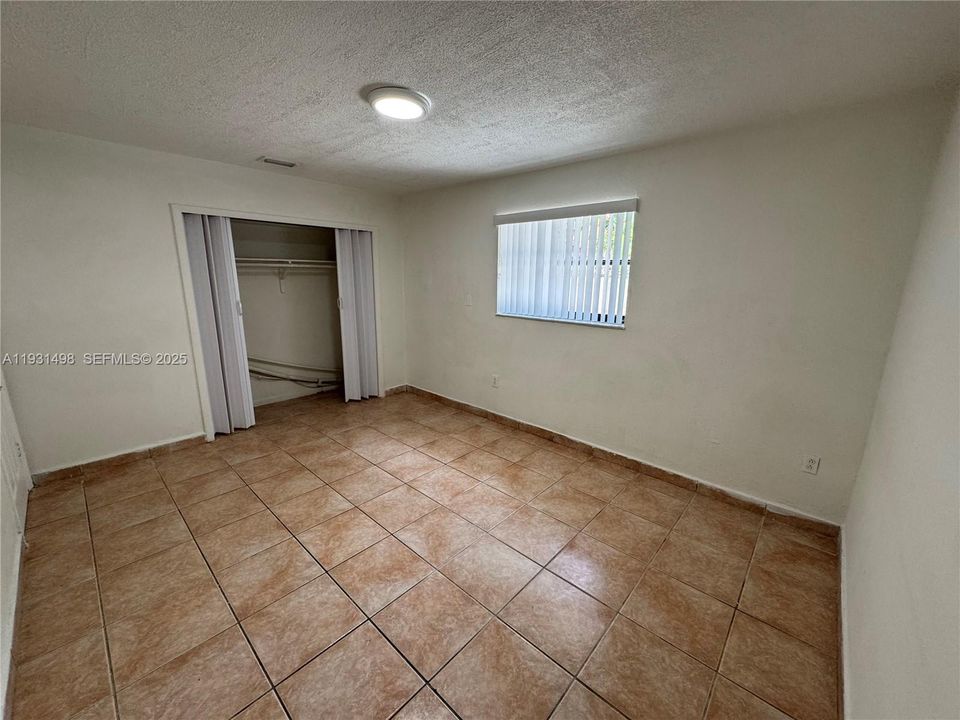 For Rent: $1,800 (2 beds, 1 baths, 1500 Square Feet)