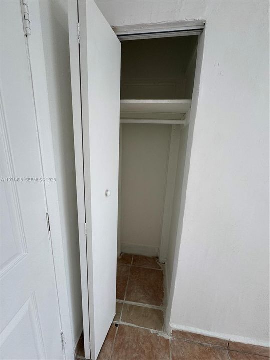 For Rent: $1,800 (2 beds, 1 baths, 1500 Square Feet)