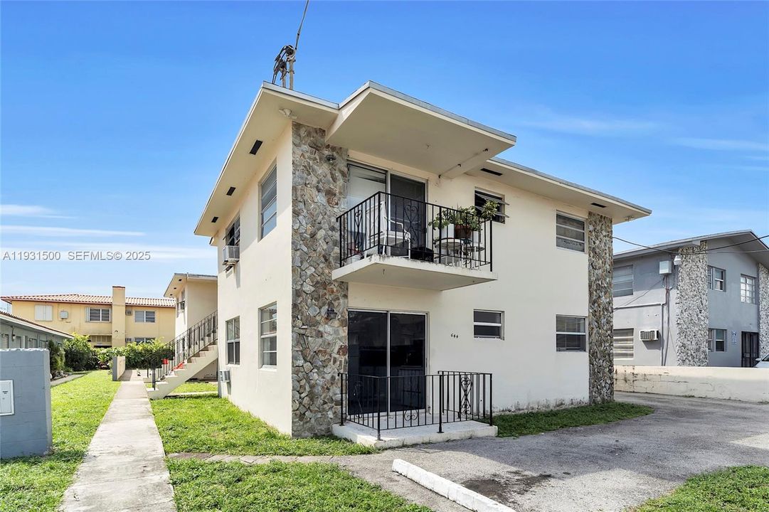 For Rent: $1,975 (2 beds, 1 baths, 4670 Square Feet)