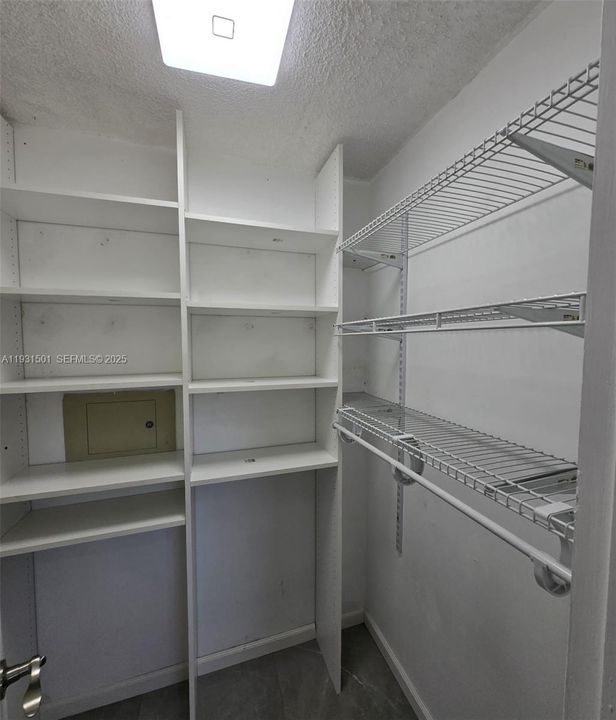 В аренду: $2,650 (2 спален, 2 ванн, 1060 Квадратных фут)