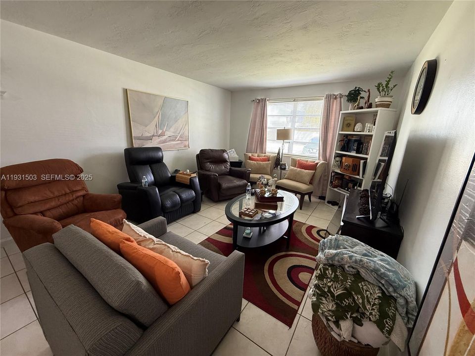 For Rent: $1,500 (1 beds, 1 baths, 792 Square Feet)