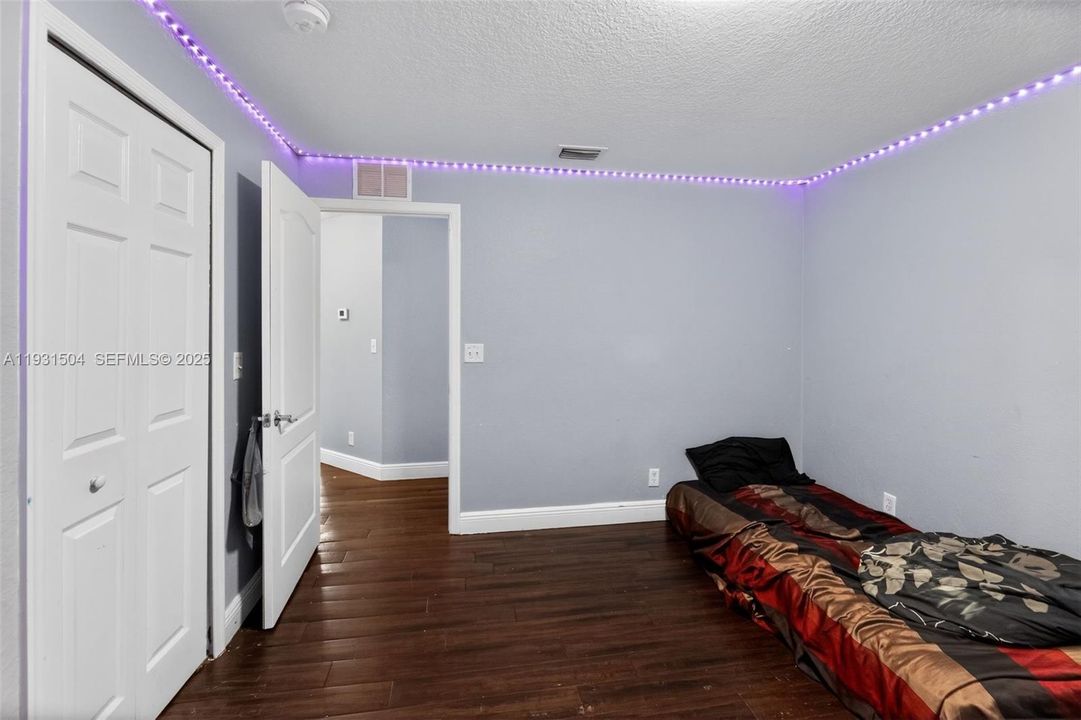 На продажу: $1,000,000 (6 спален, 3 ванн, 3526 Квадратных фут)