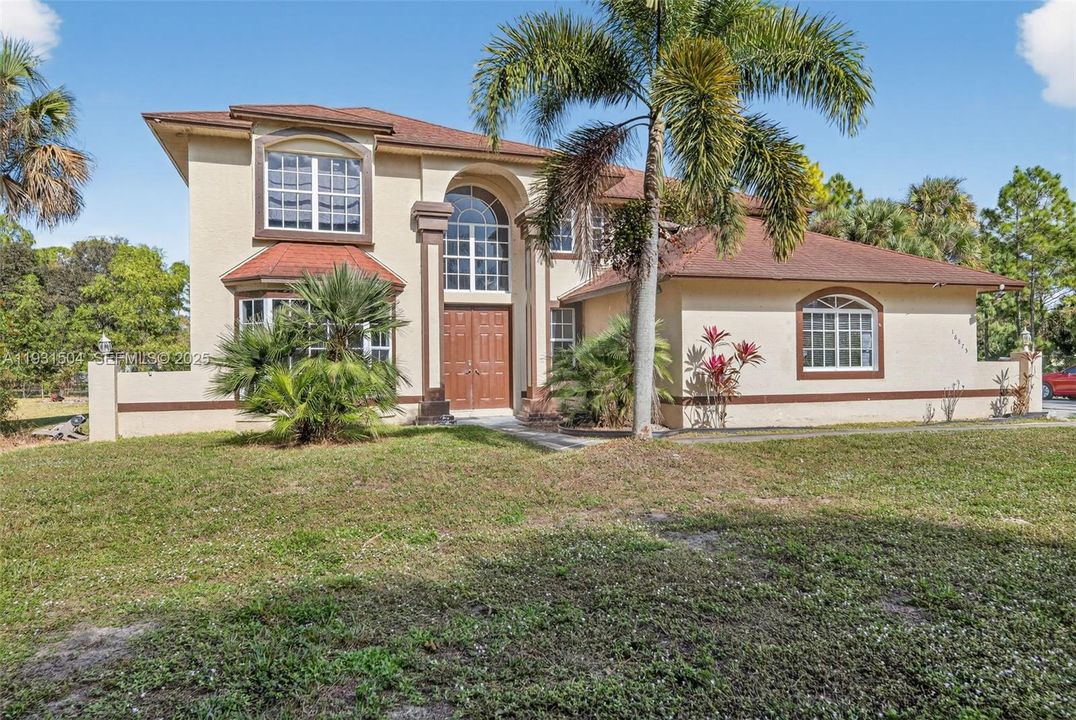 На продажу: $1,000,000 (6 спален, 3 ванн, 3526 Квадратных фут)