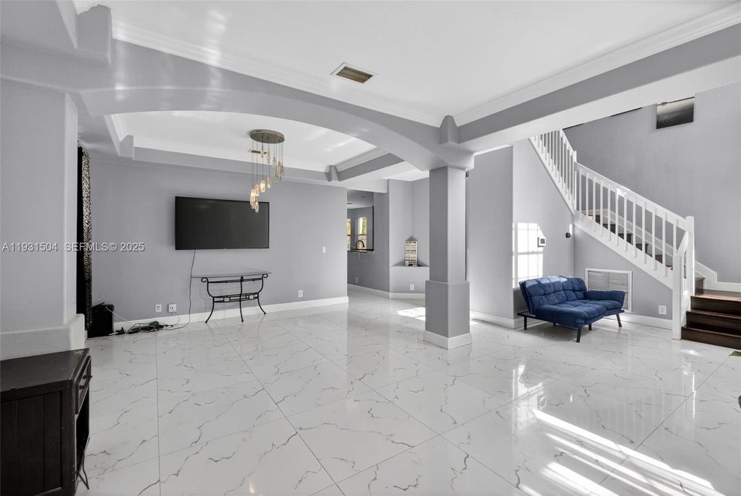 На продажу: $1,000,000 (6 спален, 3 ванн, 3526 Квадратных фут)