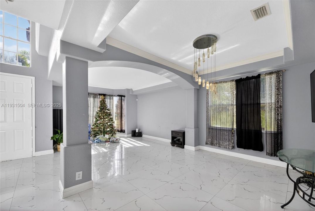 На продажу: $1,000,000 (6 спален, 3 ванн, 3526 Квадратных фут)