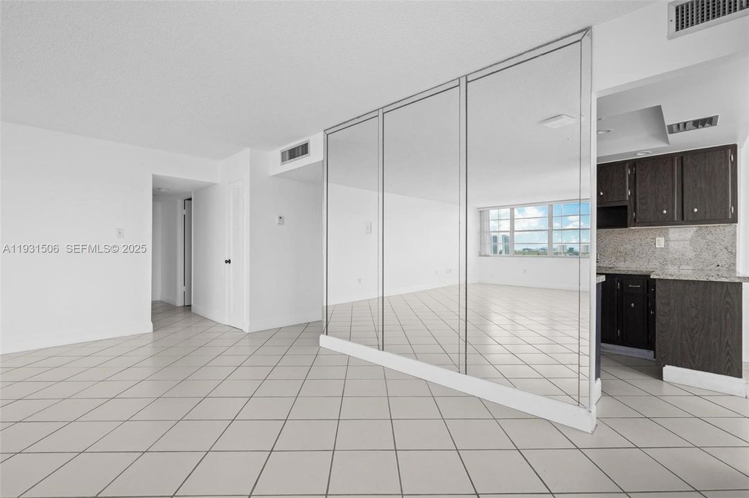 For Rent: $2,850 (2 beds, 2 baths, 1605 Square Feet)