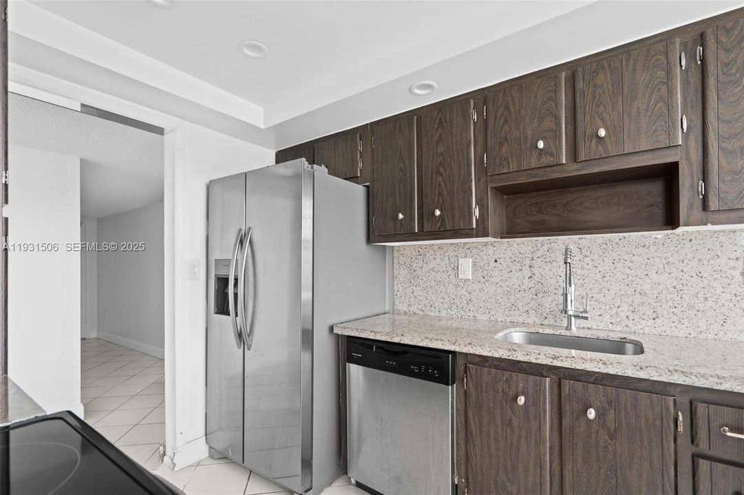 For Rent: $2,850 (2 beds, 2 baths, 1605 Square Feet)