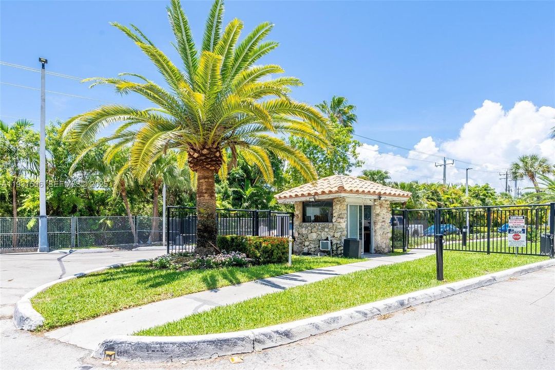 For Rent: $2,850 (2 beds, 2 baths, 1605 Square Feet)