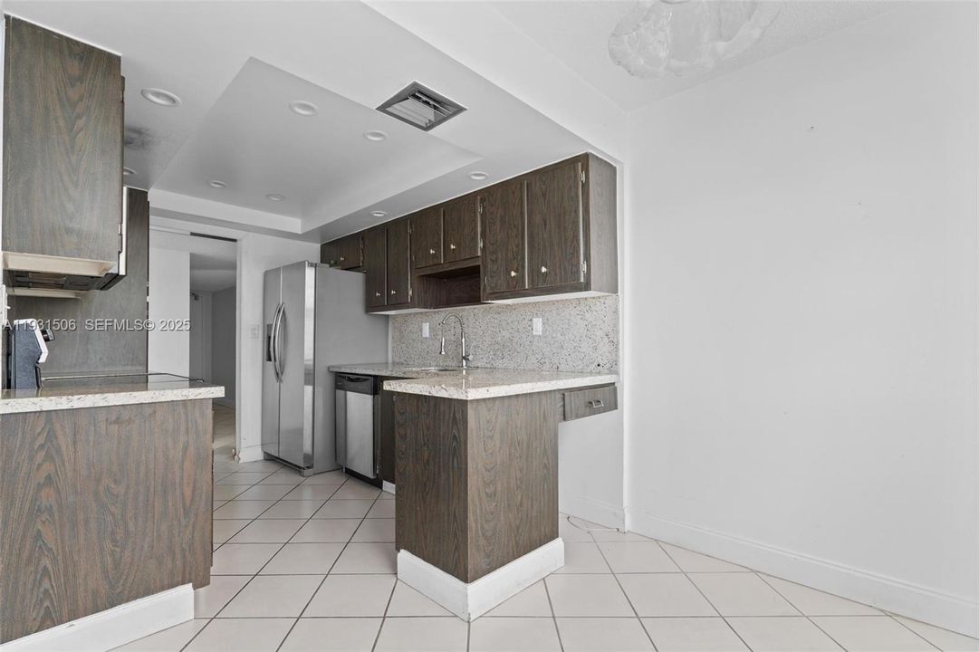 For Rent: $2,850 (2 beds, 2 baths, 1605 Square Feet)