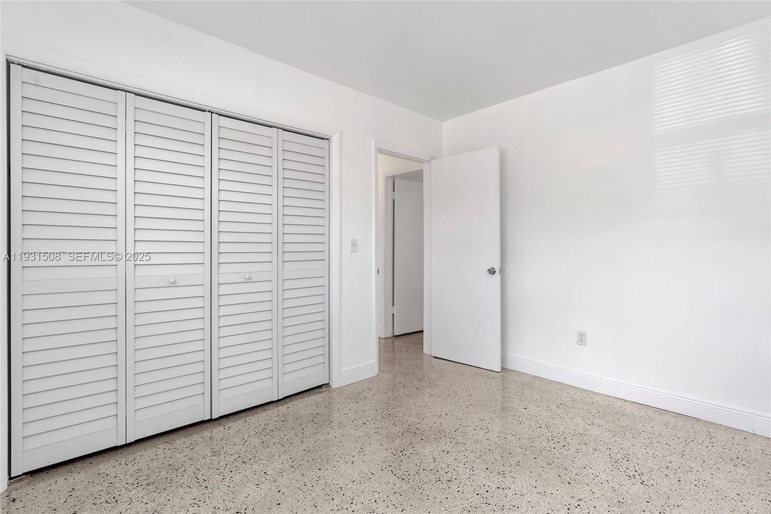 For Rent: $1,975 (1 beds, 1 baths, 4670 Square Feet)