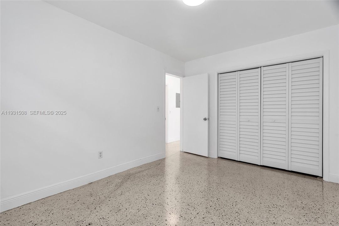 For Rent: $1,975 (1 beds, 1 baths, 4670 Square Feet)