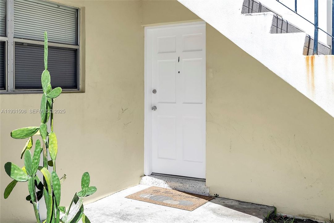 For Rent: $1,975 (1 beds, 1 baths, 4670 Square Feet)