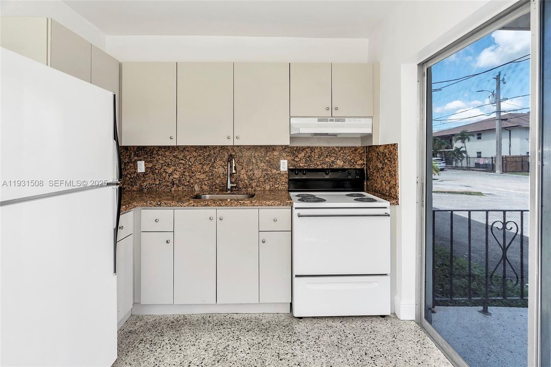 For Rent: $1,975 (1 beds, 1 baths, 4670 Square Feet)