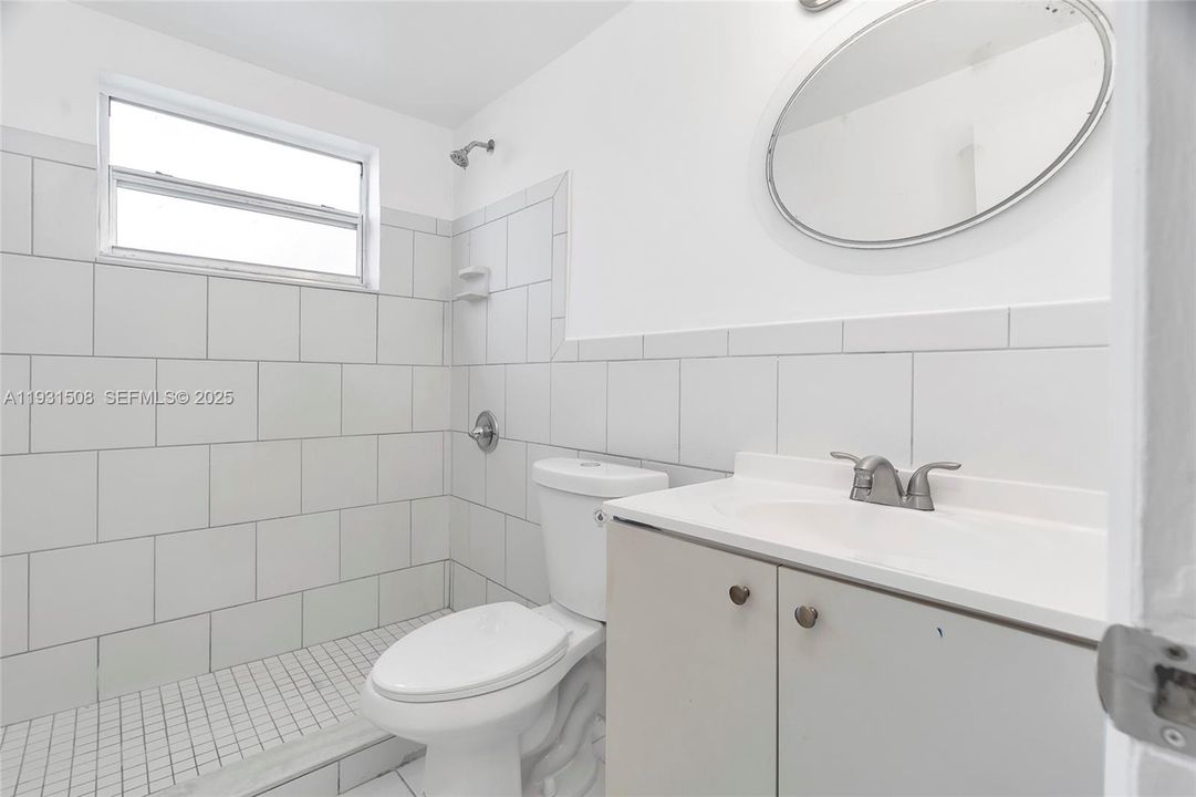 For Rent: $1,975 (1 beds, 1 baths, 4670 Square Feet)