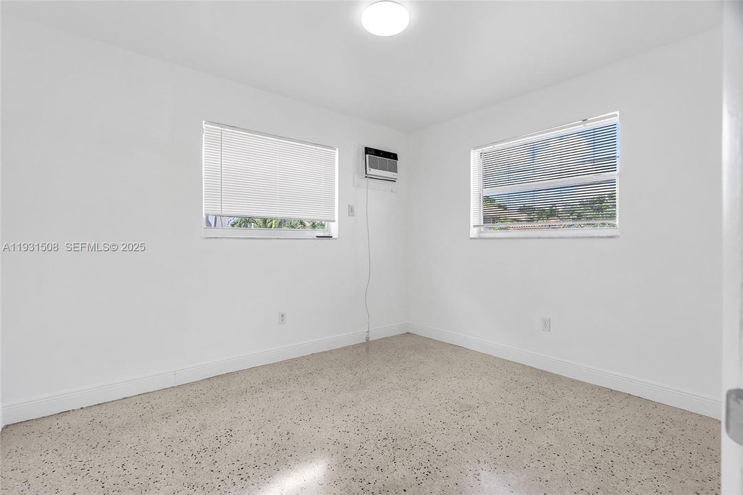 For Rent: $1,975 (1 beds, 1 baths, 4670 Square Feet)