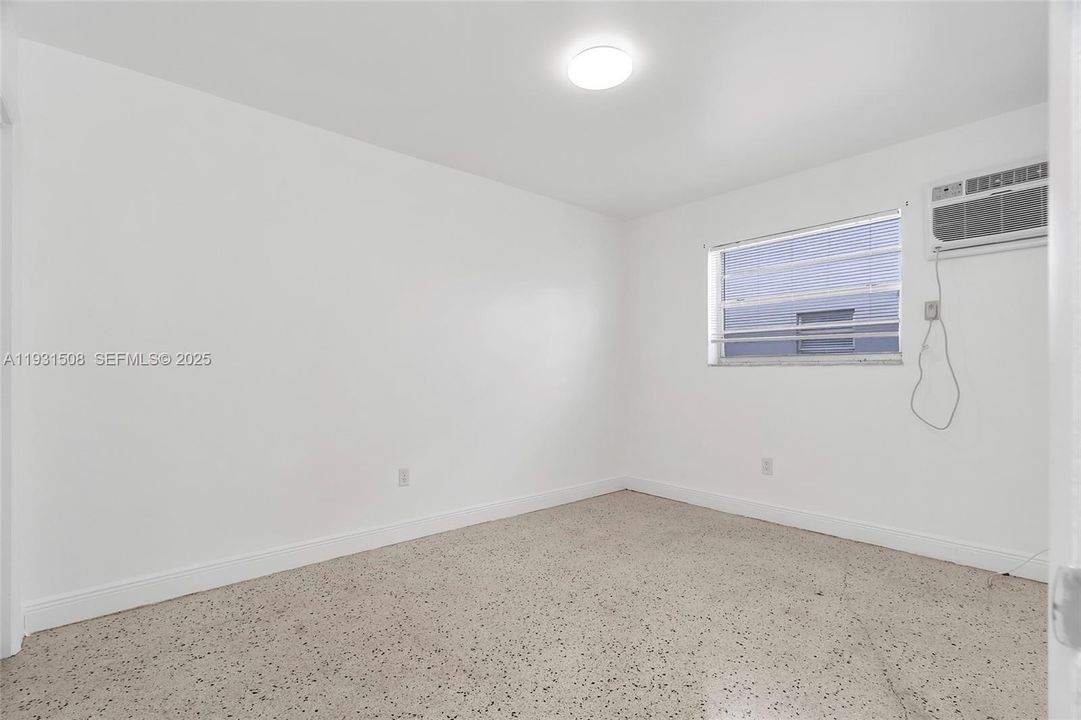 For Rent: $1,975 (1 beds, 1 baths, 4670 Square Feet)