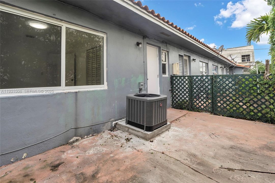 For Rent: $1,775 (1 beds, 1 baths, 4670 Square Feet)