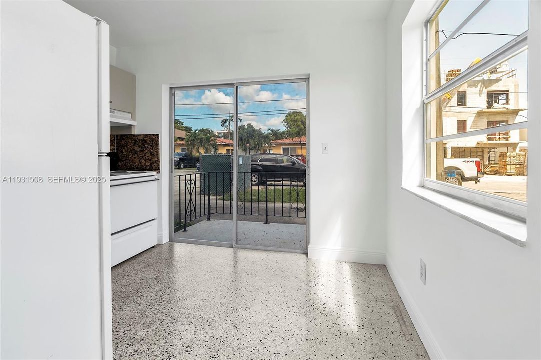 For Rent: $1,975 (1 beds, 1 baths, 4670 Square Feet)