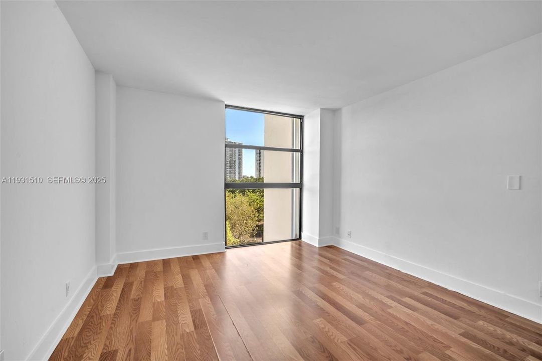 For Sale: $369,000 (2 beds, 2 baths, 1183 Square Feet)