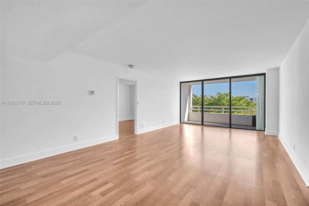 For Sale: $369,000 (2 beds, 2 baths, 1183 Square Feet)