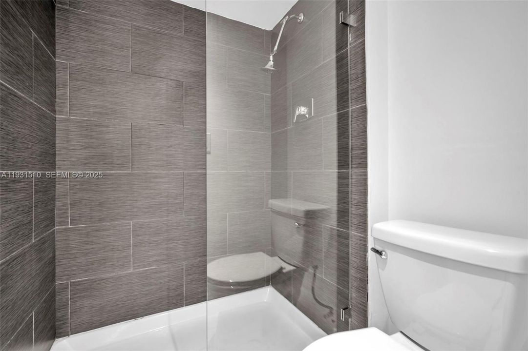 For Sale: $369,000 (2 beds, 2 baths, 1183 Square Feet)