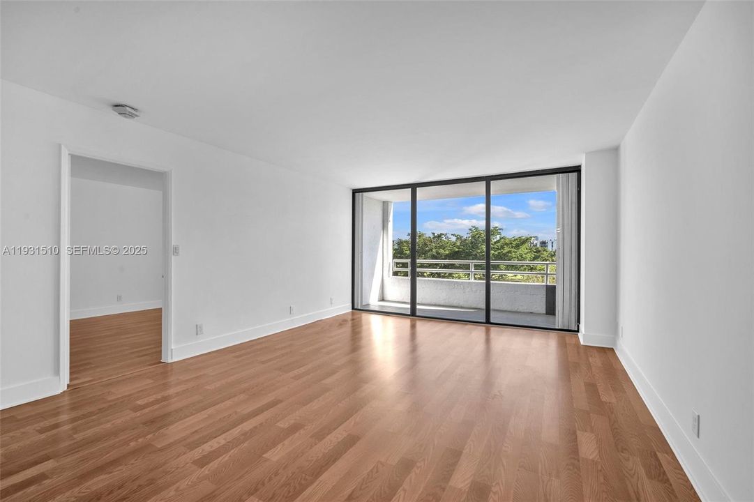 For Sale: $369,000 (2 beds, 2 baths, 1183 Square Feet)