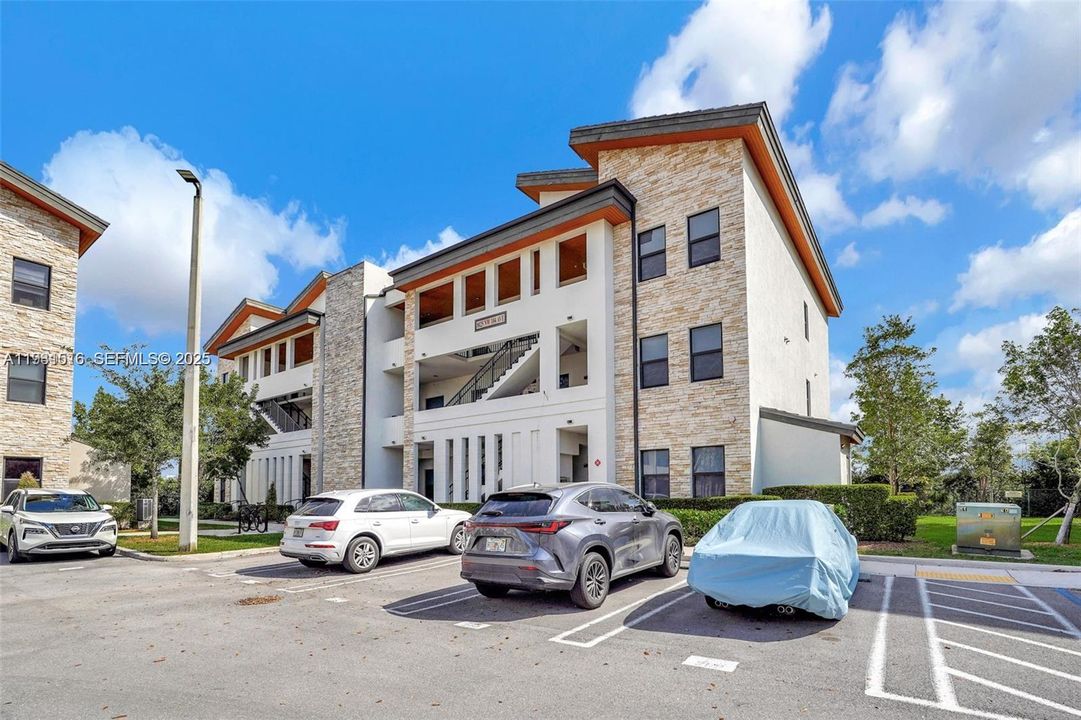 На продажу: $410,000 (2 спален, 2 ванн, 1072 Квадратных фут)