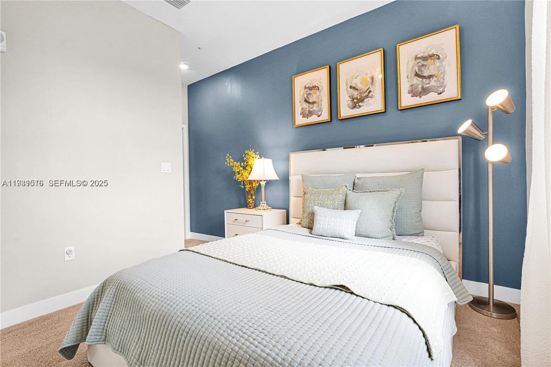 На продажу: $410,000 (2 спален, 2 ванн, 1072 Квадратных фут)