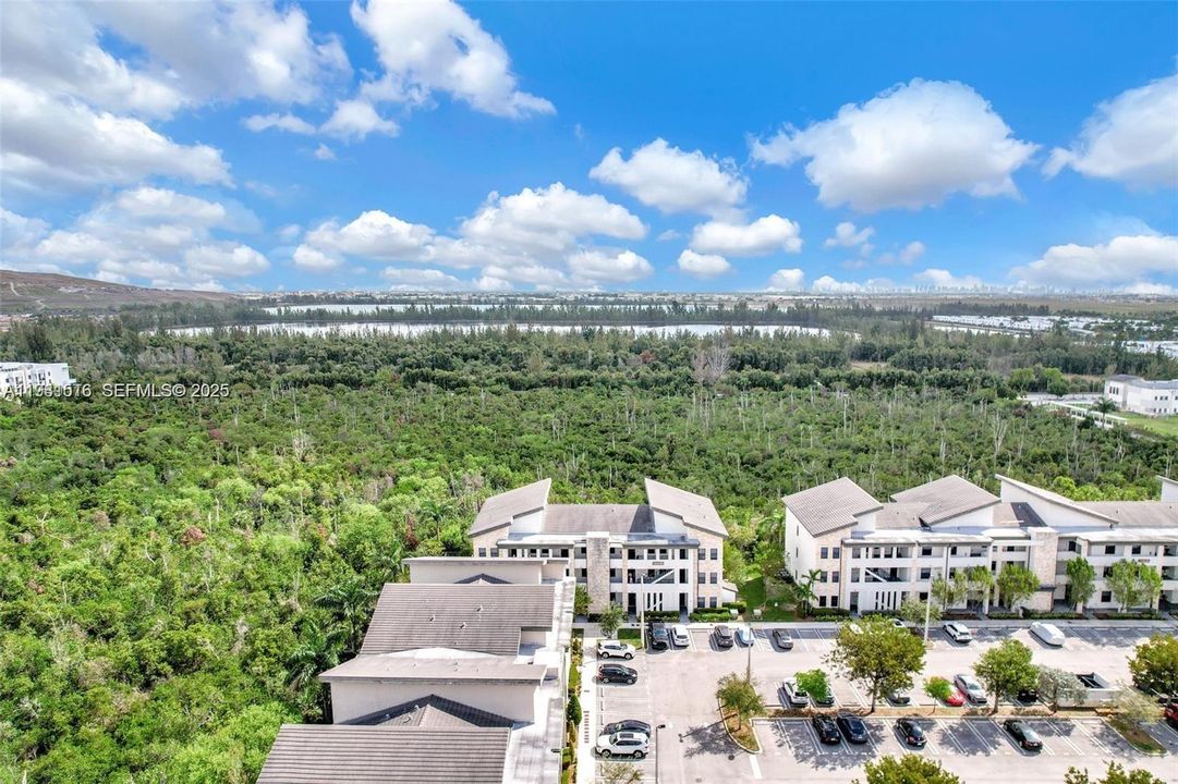 На продажу: $410,000 (2 спален, 2 ванн, 1072 Квадратных фут)