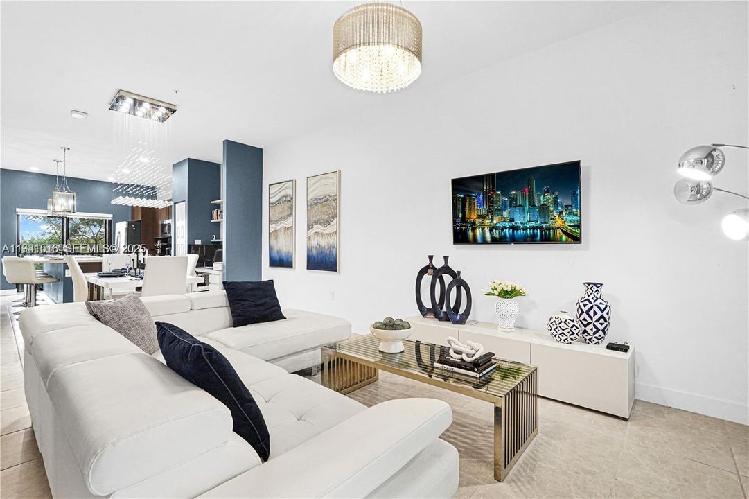 На продажу: $410,000 (2 спален, 2 ванн, 1072 Квадратных фут)