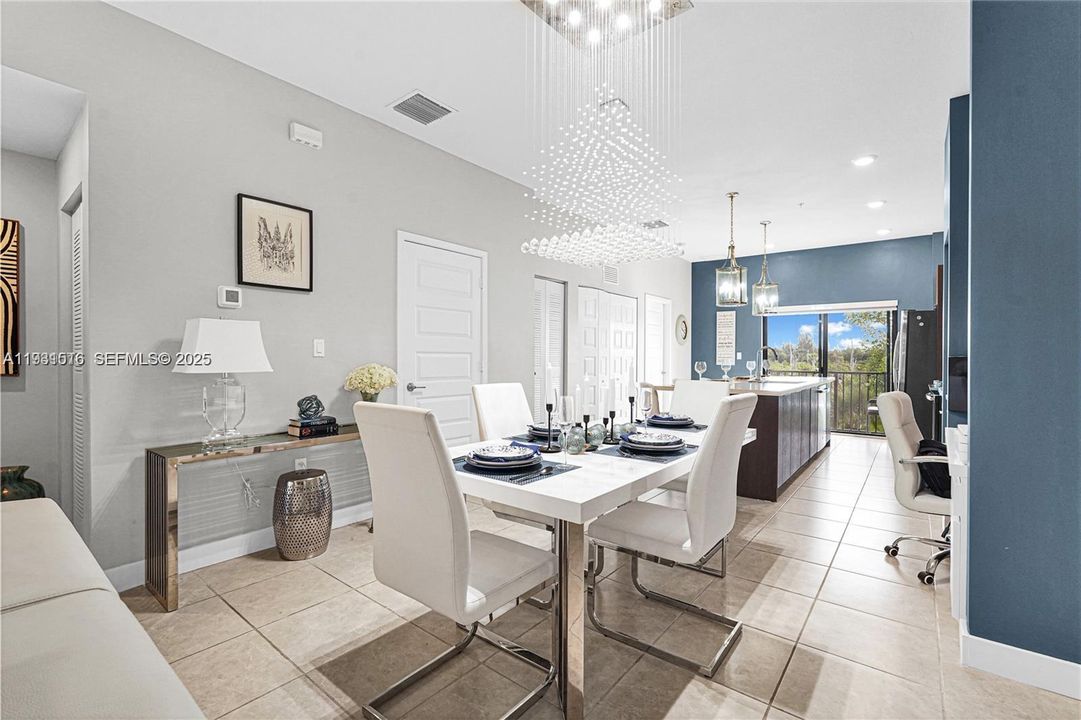 На продажу: $410,000 (2 спален, 2 ванн, 1072 Квадратных фут)