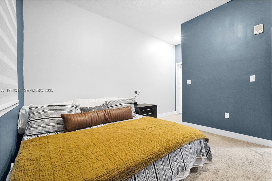 На продажу: $410,000 (2 спален, 2 ванн, 1072 Квадратных фут)