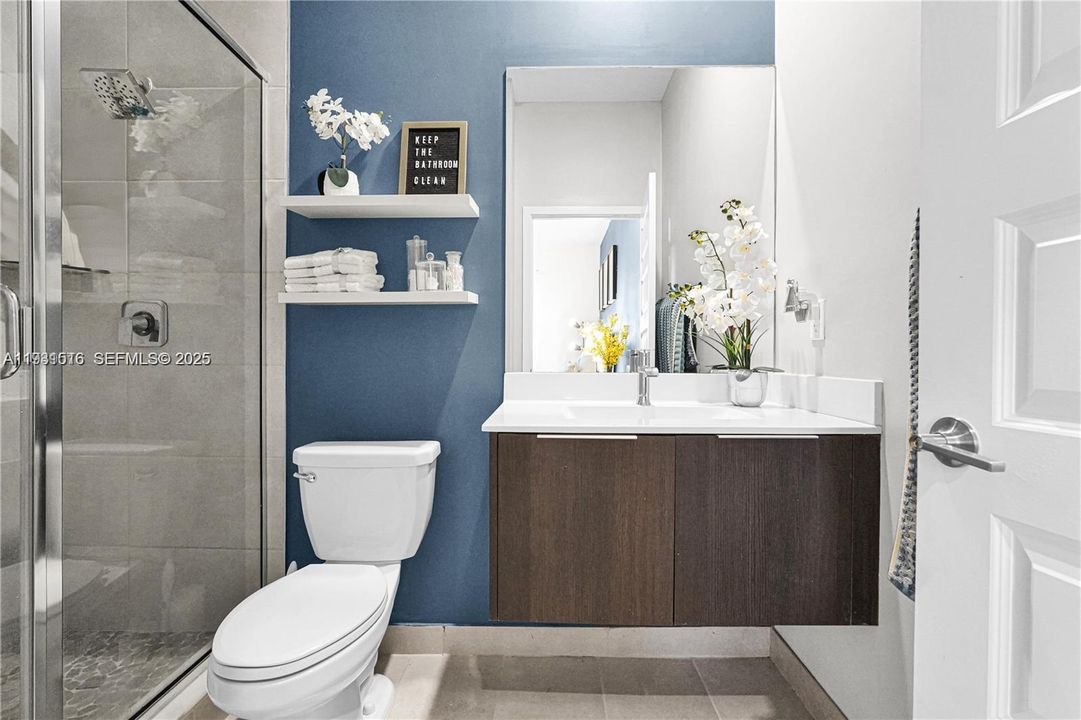 На продажу: $410,000 (2 спален, 2 ванн, 1072 Квадратных фут)