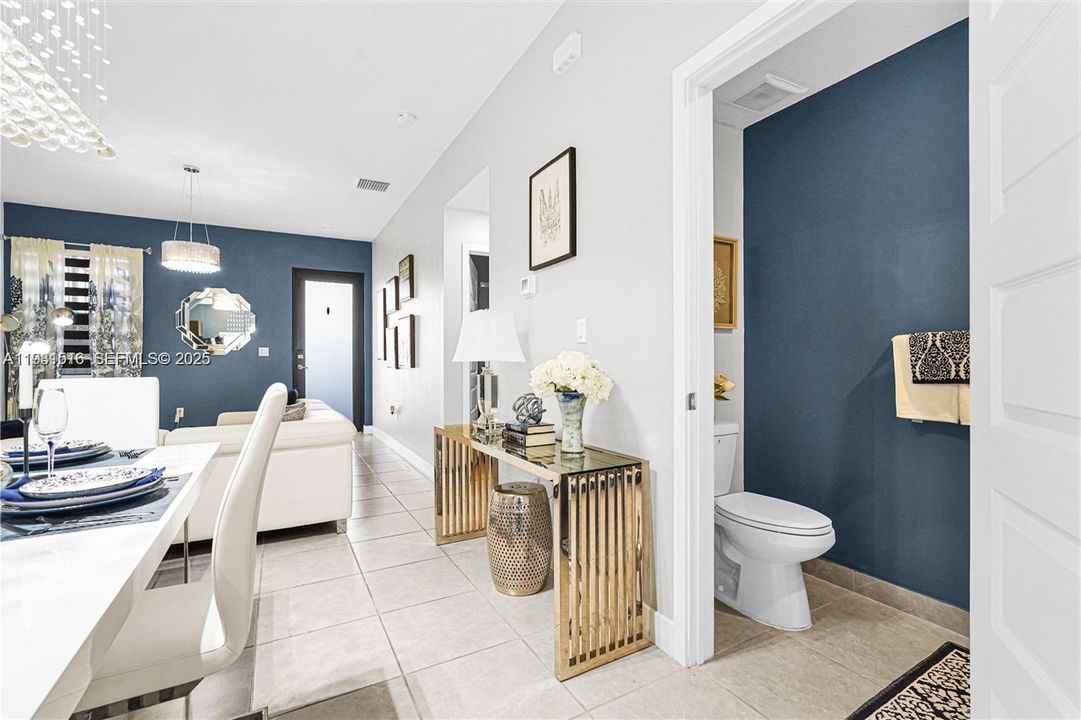 На продажу: $410,000 (2 спален, 2 ванн, 1072 Квадратных фут)