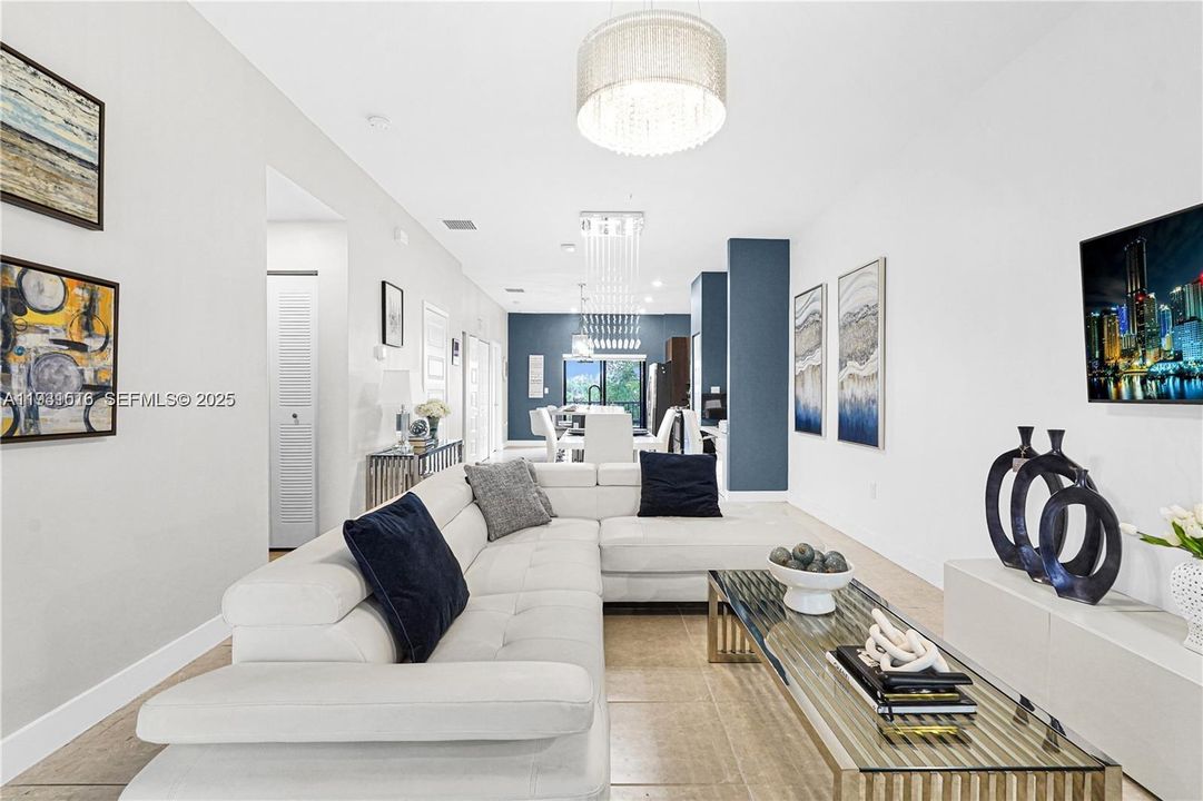 На продажу: $410,000 (2 спален, 2 ванн, 1072 Квадратных фут)