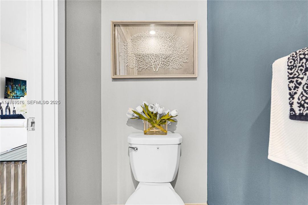 На продажу: $410,000 (2 спален, 2 ванн, 1072 Квадратных фут)